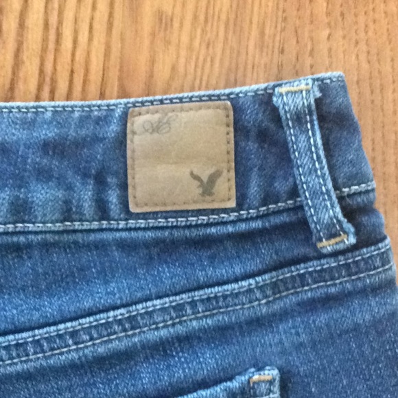 American Eagle Denim Short Shorts - size 6 - Picture 4 of 5